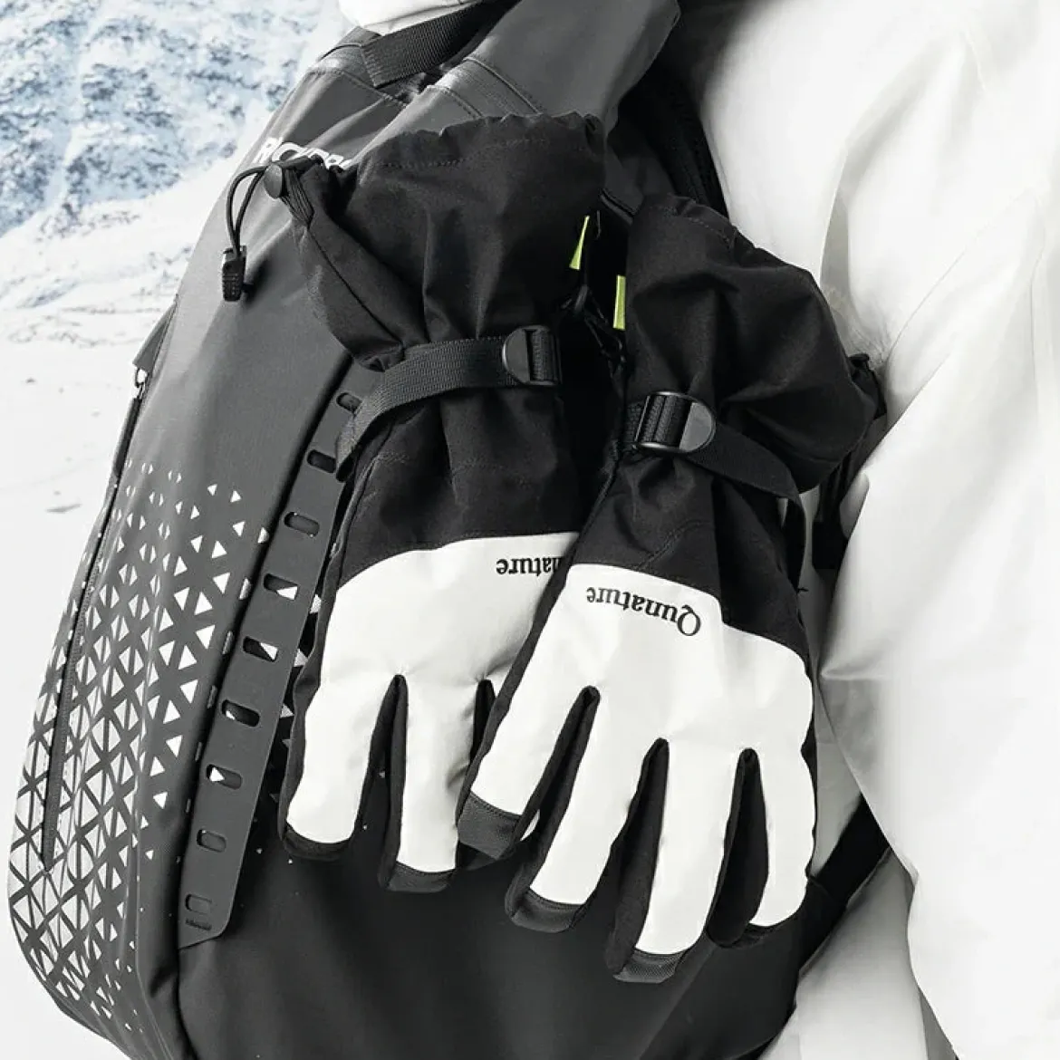 Qunature Outdoor Insulated Ski Gloves - Windproof Waterproof Touchscreen Compatible