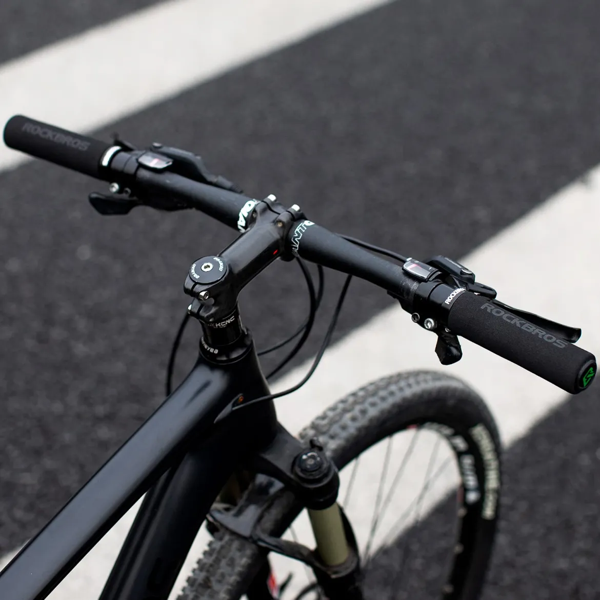 ROCKBROS Bike Grips Foam Single Lock on Bicycle Soft Comfortable Non-Slip Bike Handle Grips